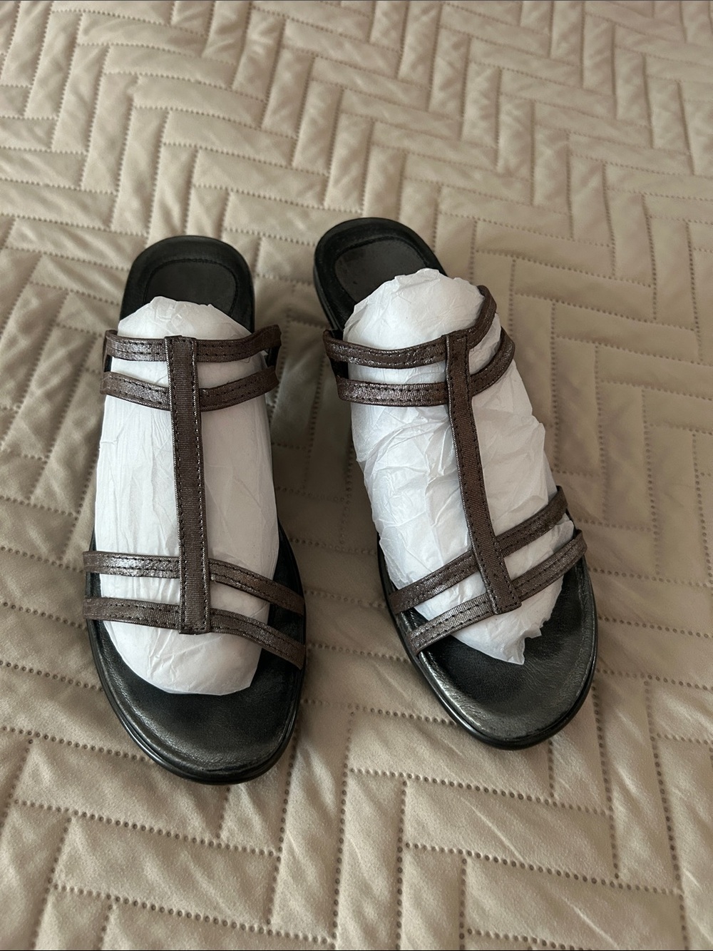 Naot size 37 Women's Metallic grey Strappy Slide Sandals